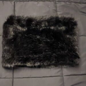 Banana Republic Factory Black Faux Fur Neck Warmer Scarf One Size